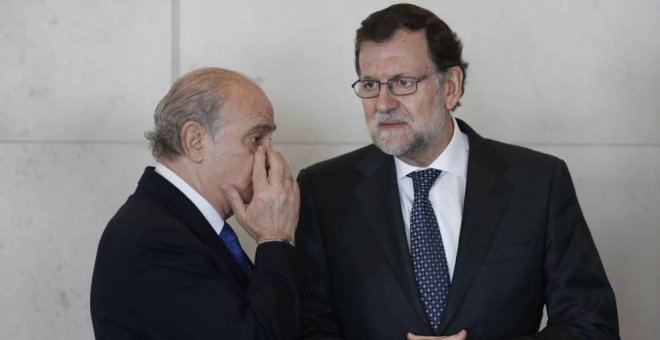 Rajoy se reúne con Fernández Díaz durante más de seis horas en Madrid