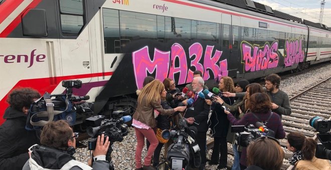 Renfe gasta 25 millones de euros al año en evitar y limpiar grafitis en sus trenes