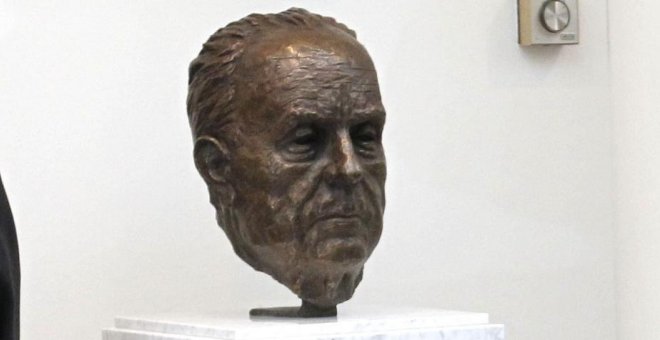 El Senado rechaza retirar un busto de Fraga