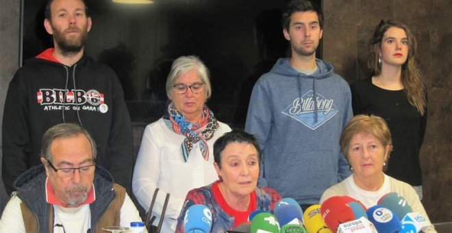 Los padres de Íñigo Cabacas recurrirán al Supremo para buscar más responsables de la carga policial que acabó con la vida de su hijo