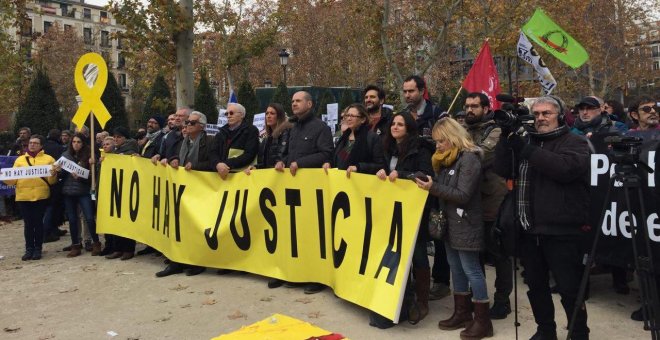Centenars de persones es manifesten davant el Tribunal Suprem per denunciar la manca de justícia a l'Estat espanyol