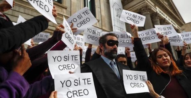 "La justicia castiga a las víctimas de violencia de género al ignorar los daños psicológicos que han sufrido"