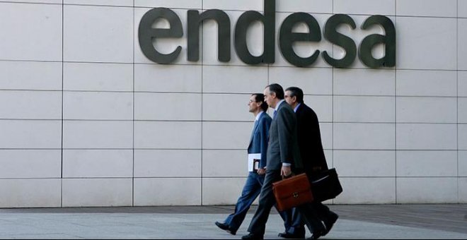 Competencia sanciona a Endesa con 120.000 euros por dar de alta a clientes sin su consentimiento