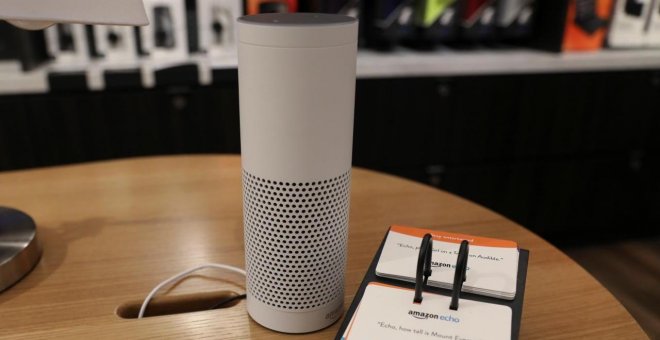Amazon admite que guarda indefinidamente las órdenes de los usuarios a Alexa