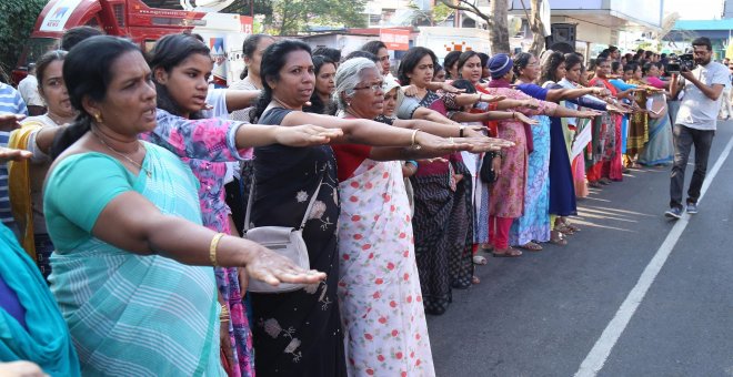 Cuatro millones de mujeres forman un muro humano de 620 km por la igualdad en India