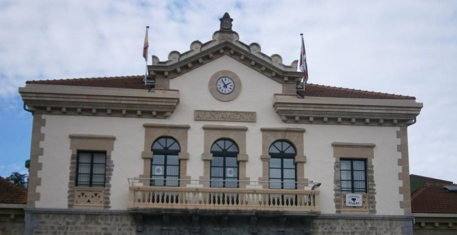 Un disparo de pistola atraviesa la ventana de un caserío de Amurrio