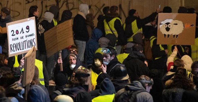 Los chalecos amarillos redoblan su pulso con protestas más numerosas
