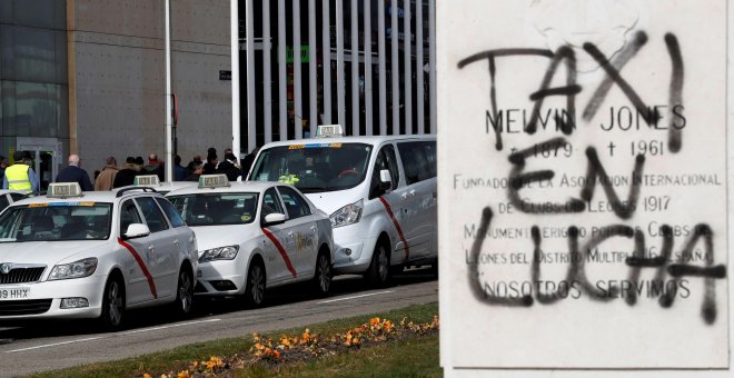Los taxistas de Madrid anuncian que mantienen la huelga indefinida