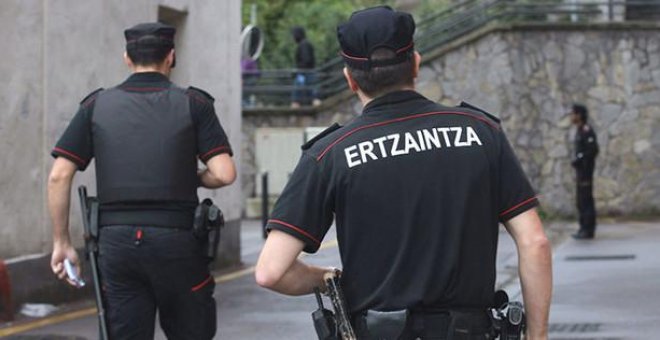 Detenido y suspendido de empleo un agente de la ertzaina por agresión sexual