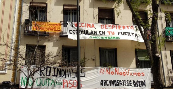 La presión vecinal evita por cuarta vez el desahucio de Rosi en Lavapiés