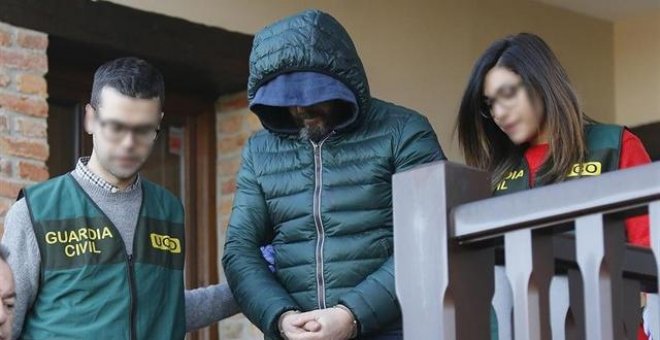 La Guardia Civil registra la casa de vacaciones del presunto inductor del asesinato de Ardines