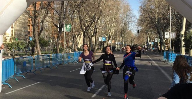 Alrededor de 400 mujeres reivindican su derecho a correr sin miedo en la I Carrera Feminista