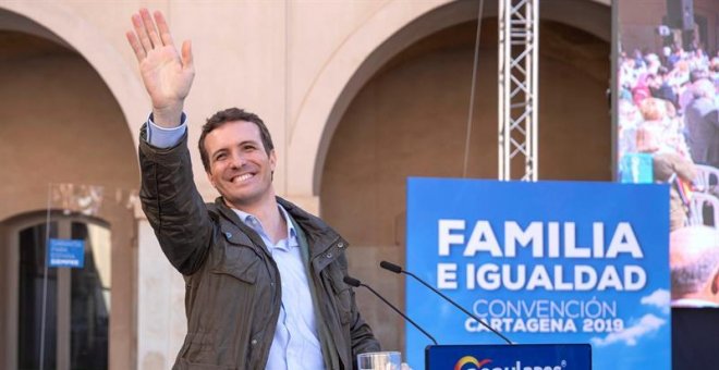 Casado promete una Ley de Apoyo a la Maternidad que ayude a las mujeres a ser madres "libremente"