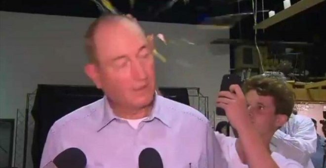 Lanzan un huevo contra un senador que culpó a los migrantes del atentado en Nueva Zelanda