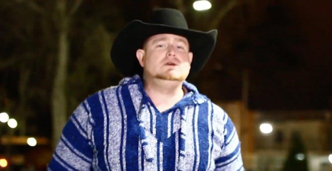 Muere un cantante de country tras dispararse en una pierna mientras grababa un videoclip