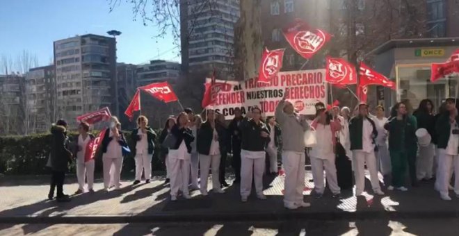 Los empleados de limpieza del hospital Clínico convocan huelga indefinida hartos de los incumplimientos del convenio