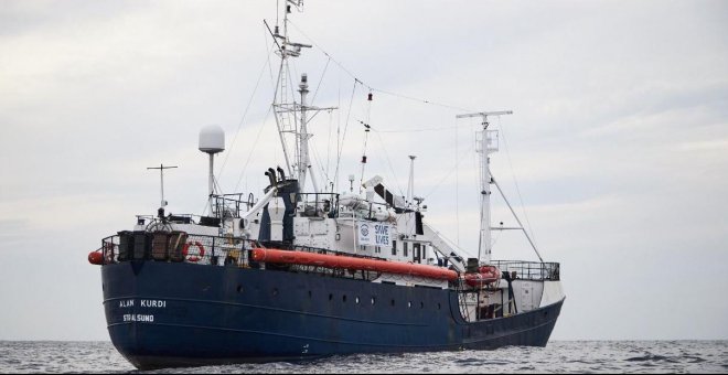 Una ONG alemana rescata a 64 personas en el Mediterráneo y pide un puerto seguro