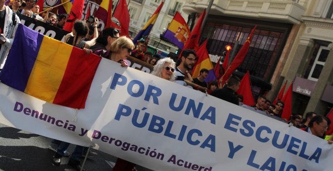 Madrid se llena de banderas tricolor y la República se cuela en la campaña electoral
