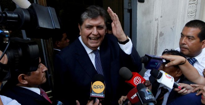 Muere el expresidente peruano Alan García tras dispararse en la cabeza cuando iba a ser detenido por un caso de corrupción