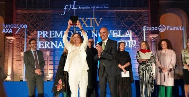 La escritora Ángela Becerra gana el XXIV Premio Fernando Lara por su novela 'Algún día hoy'