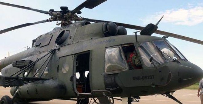 Un helicóptero del Ejército venezolano cae a tierra con siete tripulantes
