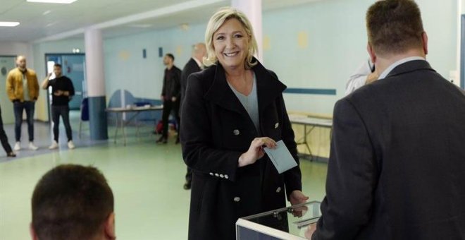 El partido de extrema derecha de Le Pen gana al de Macron en las europeas