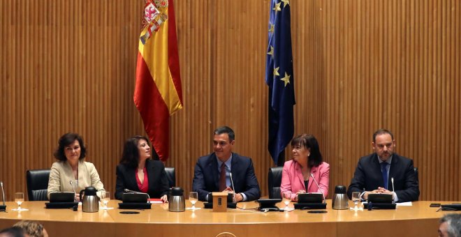 El PSOE no mueve ficha: pacto programático con Podemos, sin coalición y Gobierno con independientes