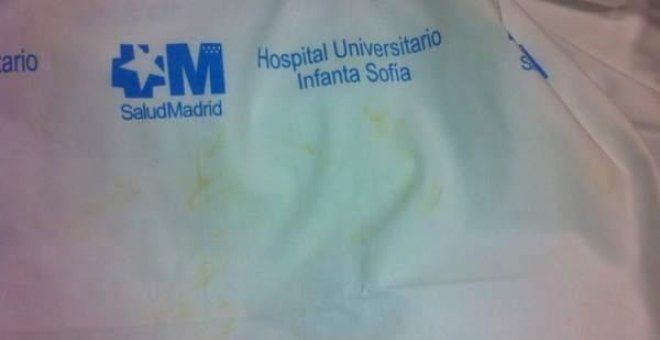 Sábanas con pis, heces, moho y pelos en los hospitales de Madrid tras la privatización del servicio de lavandería