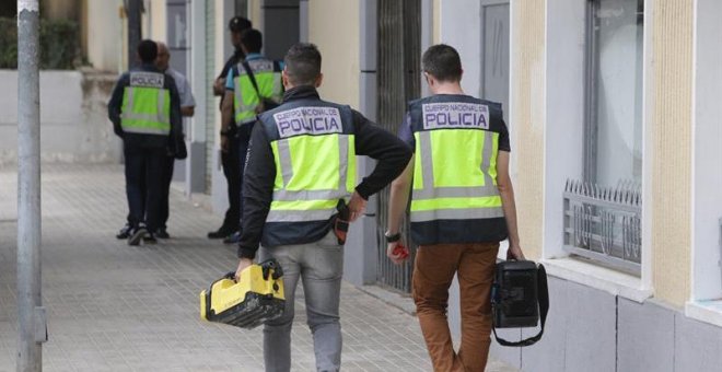 Las primeras pesquisas de la Policía avalan la versión de la pareja de la mujer degollada en Xàtiva