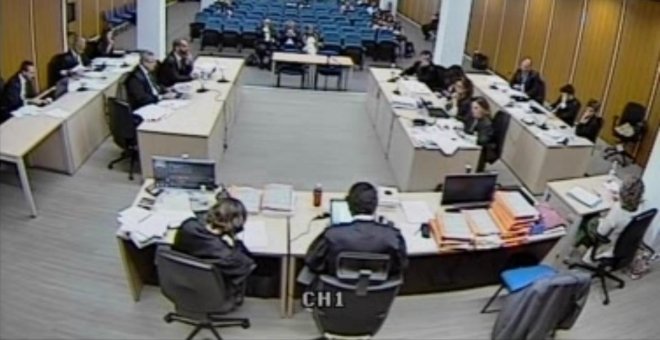 Vídeo: la doble vara de medir de la Fiscalía con el acusado PP y el testigo Bárcenas en el juicio por los ordenadores
