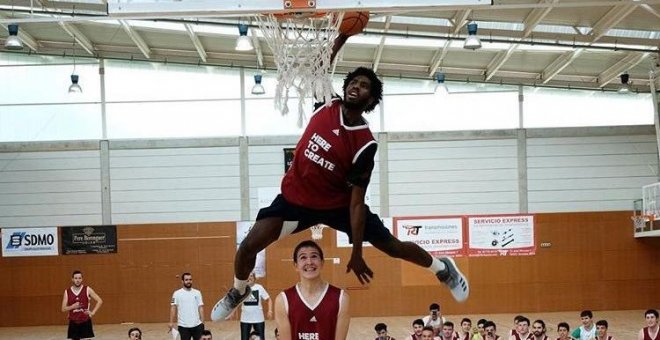 Un jugador de baloncesto negro denuncia una "agresión racial" por parte de varios vigilantes de seguridad en Barcelona