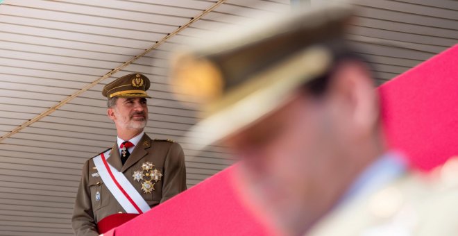Varios alcaldes independentistas plantan al rey en la academia militar de Talarn