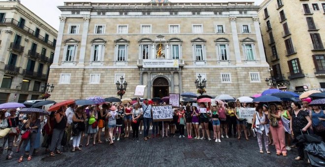 Miles de personas se concentran en apoyo a la víctima de 'La Manada de Manresa'