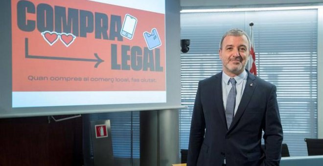 Barcelona contempla multas de hasta 500 euros para los compradores del 'top manta'
