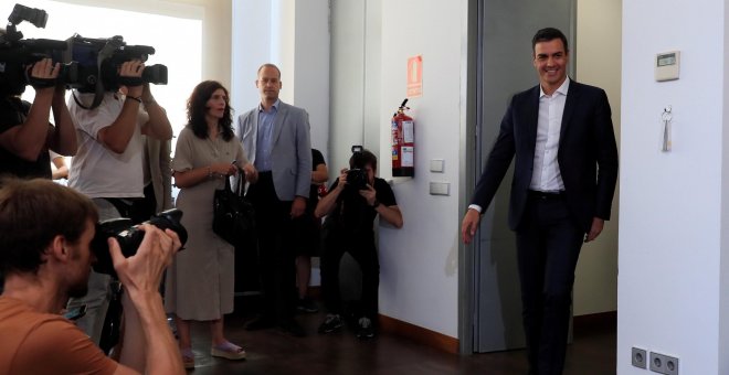 Sánchez deja para final de mes los contactos con Podemos y otros partidos para buscar apoyos