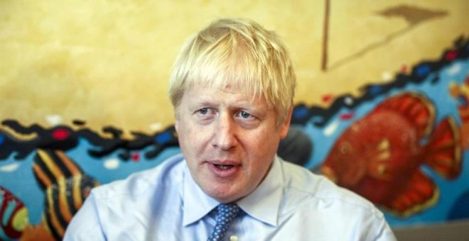 Johnson se reúne hoy con Merkel mientras el Reino Unido ya se prepara para una salida de la UE sin acuerdo