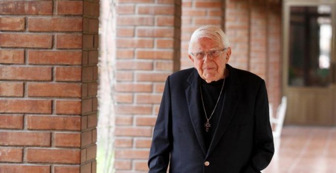 Investigan al obispo más anciano del mundo y tío del presidente de Chile por presunto abuso sexual a menores