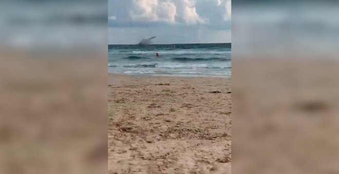 Muere un piloto de la Patrulla Águila tras estrellarse en el Mar Menor