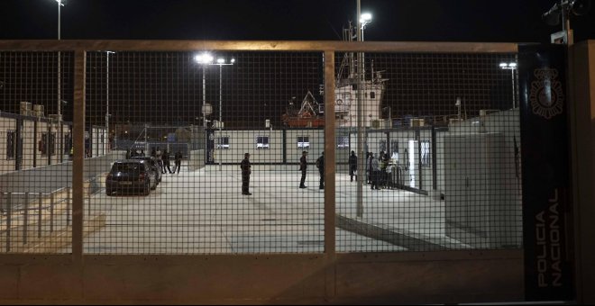 El CATE de Málaga se estrena con más de cien migrantes y bajo la opacidad del Gobierno
