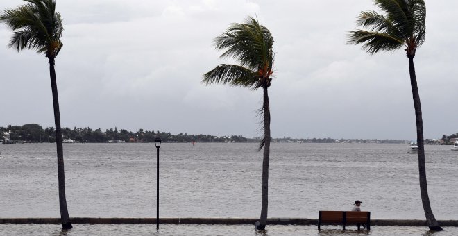 Dorian sigue con fuerza hacia Florida tras golpear las Bahamas y dejar cinco muertos