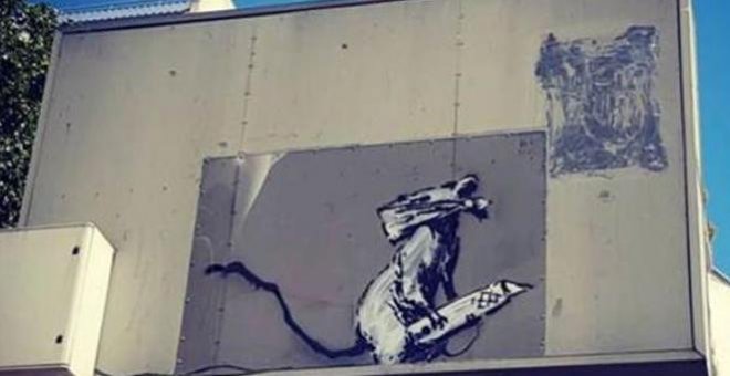 Roban un grafiti de Banksy a las puertas del Centro Pompidou de París