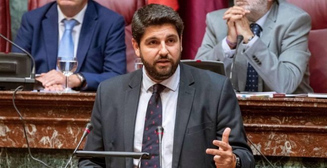 El Gobierno de Murcia cede ante Vox para aprobar los presupuestos y admite la censura parental