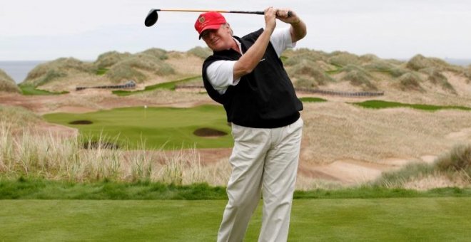 Trump se fue a jugar al golf tras cancelar su viaje a Polonia por el huracán Dorian