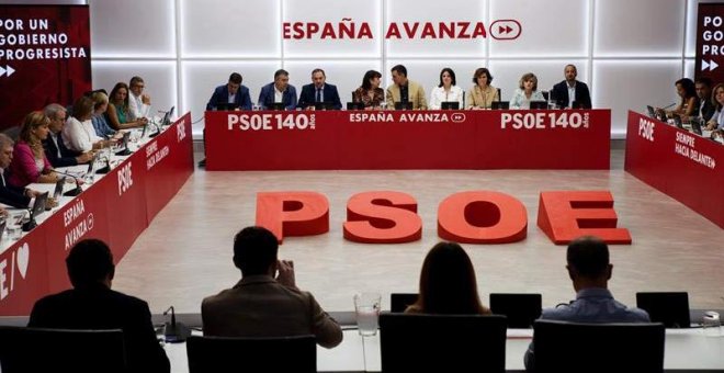 La corriente crítica del PSOE reivindica un partido reubicado a la izquierda