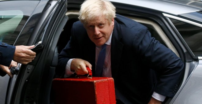 Críticas a Boris Johnson por volver a Londres en un enorme Airbus para él solo