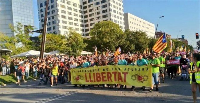 Unas 12.000 personas se manifiestan en Sabadell en apoyo a los siete CDR detenidos