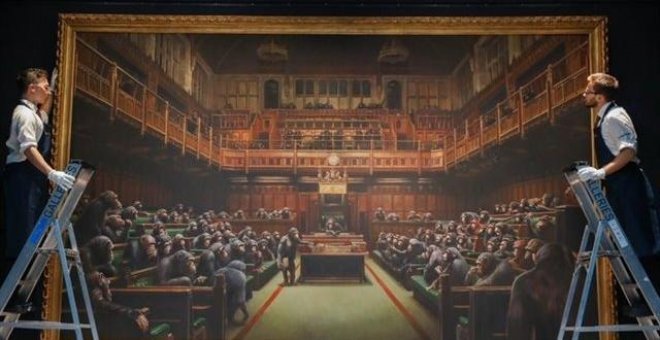 Vendida por más de 11 millones de euros una obra de Banksy del Parlamento británico lleno de chimpancés