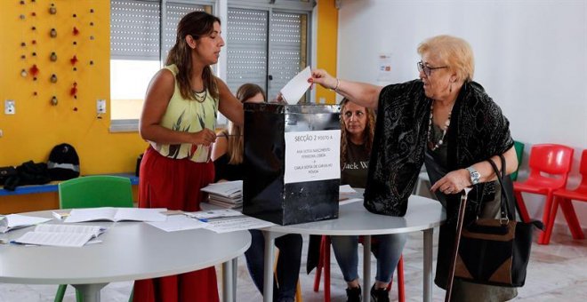 Abren las urnas en Portugal en busca de un gobierno para "cuatro años decisivos"