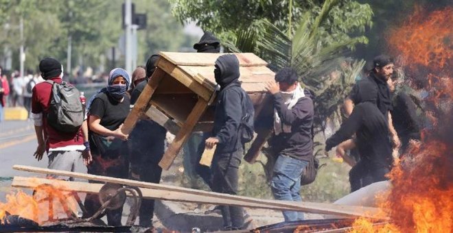 Tres muertos en el incendio de un supermercado durante las protestas en Santiago de Chile