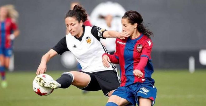 Las futbolistas elevan la lucha por su primer convenio colectivo